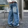 Jeans para hombre desgastados, lavados, de corte holgado y pierna recta - un pantalón largo moderno, minimalista, versátil y casual para el uso diario y para ir al trabajo