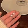 Aretes Navideños de Copo de Nieve de Zirconia, Aretes Elegantes y Versátiles con un Estilo de Moda Cool y Nicho, Aretes de Lujo Ligero para Mujer