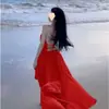 Vestido Largo Vacacional 2025 junto al Mar con un Ambiente Elegante para Sesiones de Fotos, Atuendo Estilo Diosa con un Conjunto Grande, Fluido y Etéreo de Vestidos