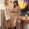 Conjunto de Tricô Marrom Estilo Francês com Cintura Marcada para Mulheres Outono e Inverno Novo Conjunto de Duas Peças com Saia Justa ao Corpo