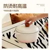 Mantel y Salvamanteles de Mesa de Comedor Estilo Vintage de Lujo Ligero y de Gama Alta, Impermeable, Resistente al Aceite, Resistente al Calor, Resistente a Altas Temperaturas, Protector Lavable para Mesa de Centro