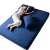 Manta tejida de grado A, sin costuras y sin presión, proporciona una experiencia de sueño cómoda y es adecuada para todas las estaciones.. Es una cubierta de cama transpirable diseñada para proteger tu colchón en el dormitorio.