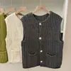 Chaleco de punto grueso versátil estilo retro coreano de principios de otoño, chaqueta de punto sin mangas de un solo pecho para mujer