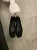 Sapatilhas Aumentadoras de Altura Femininas 2025 Novo Estilo Francês Sapatos Mary Jane de Salto Baixo Camurça Vermelho Solado Macio Sapatos de Vovó