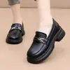 Nuevos mocasines de piel genuina para mujer, diseñados para mujeres de mediana edad y mayores, con suelas gruesas, suaves y cómodos, versátiles y disponibles en negro. Directo del fabricante