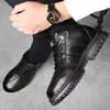 Novos sapatos de algodão da moda, estilosos, para uso externo no inverno, para homens, quentes, forrados com fleece, espessados, sapatos casuais de cano médio com solas grossas e acolchoamento extra de algodão