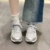 2026 Ano Malha Respirável Casual Versátil Tênis Esportivo Feminino Agande Tênis de Treino Nova Moda Tênis de Pai Sola Grossa Verão