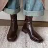 Botines versátiles de tacón grueso de cuero suave para mujer, botas de ajuste ceñido, nuevo estilo coreano 2026, botas de moda negras retro de punta cuadrada para estilizar