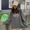 Top de manga larga con estampado de letras europeo y americano para Primavera y Otoño 2024, talla extragrande, holgado, camiseta grande, sudadera para uso individual de universidad