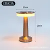 Lámpara de escritorio decorativa retro de metal led nórdica Lámpara de escritorio retro simple para dormitorio INS europeo lámpara de ambiente al por mayor