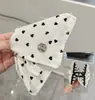 Pinza de Tiburón de Tela Simple y Fresca, Pasador de Moda Estilo Coreano para la Parte Trasera de la Cabeza, Elegante y de Moda Pinza de Garra Triángulo Accesorio para el Cabello para Mujeres