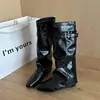 Botas retro hasta la rodilla con hebilla de cinturón, botas de vaquero de punta para mujer con tacón grueso, no estilo Western, botas de caballero con volantes, adelgazantes y plisadas