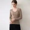 Suéter minimalista de luxo leve 100% caxemira pura para mulheres, blusa de cor sólida com gola redonda, blusa básica de tricô, suéter de corte justo e afina a silhueta