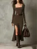 Vestido cuadrado de punto transfronterizo europeo y americano 2026 con cinturón metálico, entallado a la cintura, adelgazante, con abertura, manga larga para mujer para comercio exterior