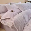 Juego de ropa de cama de cuatro piezas de terciopelo de leche tallado, edredón y juego de sábanas de forro polar coral engrosado y cálido para invierno