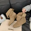 Botines de moda con hebilla de cinturón retro estilo coreano, con plataforma interior para mujer, nueva colección Otoño 2026, en una paleta de colores Maillard, botas western de caña corta