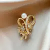 Broche de Flor de Perla para Mujer, de Alta Gama y Exquisito, Estilo Nuevo, Adecuado para Trajes y Qipao, Pin Antiexposición, Broche para Suéter