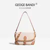 Bolso de hombro versátil de monograma de lujo ligero vintage de nicho para mujer, nuevo bolso baguette para debajo del brazo y cruzado 2025