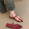 Sandálias Chuyuji Design de Nicho para Mulheres Verão 2026 Estilo Francês High-End Minimalista Personalidade Tira Fina Salto Baixo