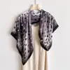 Pañuelo cuadrado de alta gama con estampado de leopardo, seda sintética elegante, chal estampado, pañuelo decorativo para el cuello, pañuelo protector solar, pañuelo para la cabeza, bufanda