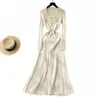 Vestido de Tricô com Gola de Boneca Estilo Chanel de Alta Costura da Moda, Manga Longa, Cintura Metálica para Mulheres, Outono, Vestido Longo Emagrecedor