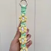 Llavero de Flor de Margarita Tejido a Mano Estilo Bohemio, Llavero de Color Contrastante, Colgante para Pulsera, Accesorio de Cadena para Teléfono Móvil