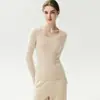 Textura luxuosa! Suéter 100% cashmere para mulheres, com um grande decote em U, malha de cashmere pura e um estilo justo com costelas, perfeito como camada base para o outono e inverno