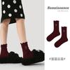 Medias de longitud media estilo miu creativo renacentista para mujer Ancora encaje rojo oreja de madera calcetines de canalé lateral