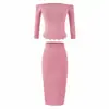 Conjunto de top de tricô ombro a ombro e saia puramente atraente e sexy com um design único apresentando um recorte e uma silhueta ajustada