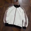 Sudadera cárdigan de estilo americano de moda con tres rayas y cuello alto para hombre, chaqueta corta de béisbol a rayas waffle de bloques de color otoñal