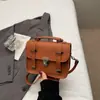 Bolsa Quadrada Pequena Retrô Estilo Britânico de Nicho para Mulheres, Nova Versátil Moda 2026 Bolsa de Ombro e Transversal