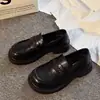 Populares zapatos de cuero para mujer estilo británico con suela gruesa, nuevos mocasines slip-on de otoño 2026 para combinar con faldas