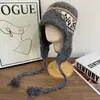 Chapéu Trapper de Tricô Fair Isle Coreano para Mulheres Versátil Amarrar Quente Elegante Gorro de Tricô de Lã Moderno