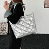 Bordado Artístico Fio para Deslocamento 2025 Inverno Novo Algodão Moda Feminina Estilo Coreano Bolsa de Ombro Único Bolsa Tote Acolchoada de Mão