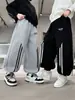 Calça atlética dupla listrada da moda para meninos, tamanho médio a grande, estilo primavera e outono, calça jogger casual