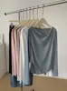 28.5% algodón, diseño de nicho estilo coreano, camiseta elegante y estilosa de manga larga para mujer con cuello drapeado, corte ajustado, colección otoño 2026