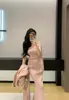 Nuevo Conjunto de Tres Piezas de Punto para Mujer Otoño/Invierno 2026, Top de Tubo + Falda de Cintura Alta + Cárdigan Largo, Estilo 'Hot Girl' de Deseo Puro