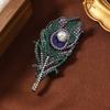 Broche de Pluma de Pavo Real Retro Artesanía Pesada Pedrería Unisex Broche Animal Estilo Europeo y Americano Elegante Exquisito Pin Hebilla