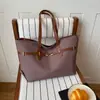 Bolsa Tote de Ombro Único Grande Capacidade Retrô Transfronteiriça para Mulheres Moda Comutação Bolsa Grande de Ombro Único Versátil Toque de Luxo Bolsa de Axila Tendência