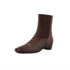 Botines versátiles de estilo coreano, corte ajustado, para el día a día, con empalme de gamuza de piel de oveja, invierno 2026, tacón medio que aumenta la altura, botines cortos de cuero genuino para mujer