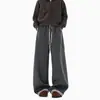 Calça de moletom xadrez cinza claro e azul com cordão, pernas largas, punhos xadrezes, cintura alta, corte solto, comprimento até o chão, casual para homens e mulheres