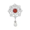 Popular Joyería Europea y Americana Lujo Completo Diamante Circonita Forma de Gota Guirnalda de Perlas Broche Flor Pin Joyería para Mujeres