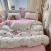 Novo conjunto de cama de quatro peças para 2026, amigável à pele, capa de edredom, lençol de cama, conjunto de lençol com elástico de três peças para estudantes de dormitório, produtos de cama