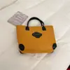 Bolsa Grande Capacidade Transfronteiriça para Mulheres 2026 Verão Nova Versátil Moda Ombro Tendência Trabalhadora Retro Casual Bolsa Tote