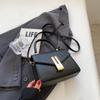 Bolsa quadrada pequena popular deste ano para mulheres 2023 outono nova moda bolsa de ombro simples bolsa de ombro de moda casual para mulheres