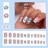 Manicura de oso azul lindo y amoroso, uñas francesas de longitud media sencillas, uñas cuadradas estilo europeo y americano.