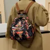 Mini Mochila para Mujer con Estampado de Graffiti - Mochila Casual Ligera de Nailon para Uso Diario