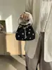 Bolso de hombro cruzado de lunares de nicho nuevo para otoño 2026, bolso cruzado de gamuza, bolso tipo cubo de hombro de estilo coreano de alta gama