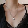Collar de acero de titanio con colgante de corazón de amor de lujo ligero de estilo coreano para mujer, cadena de clavícula de nicho de lujo ligero, cadena larga de lana de moda, joyería de celebridades de Internet