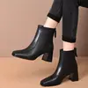 Botas ankle boots quadradas da moda com salto grosso para mulheres, nova coleção outono/inverno 2026, forradas com fleece, cano curto, zíper traseiro, versáteis, confortáveis, estilosas e chiques